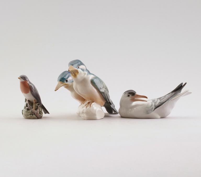 FIGURER, 3 st, porslin, Rörstrand samt Royal Copenhagen, 1900-talets första hälft.