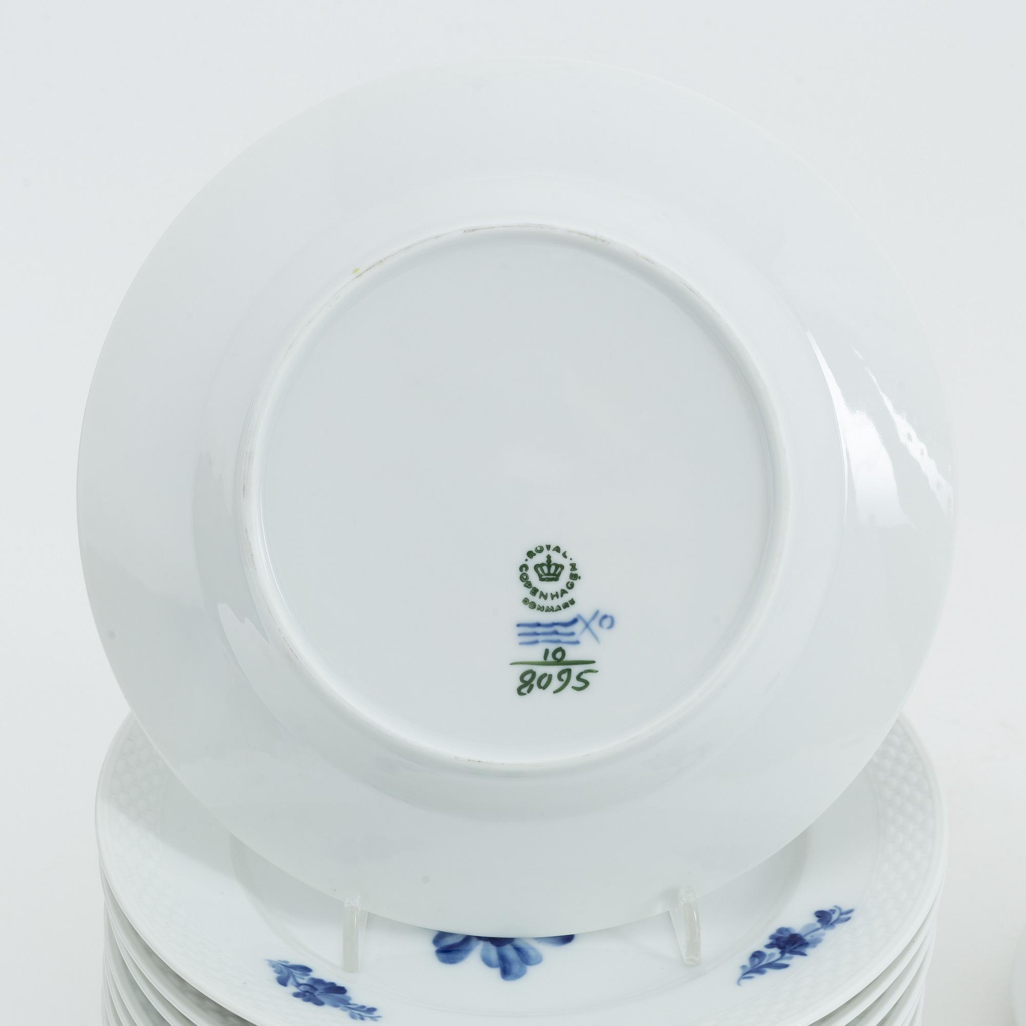 Royal Copenhagen, servisdelar, 18 st, "Blå Blomst",