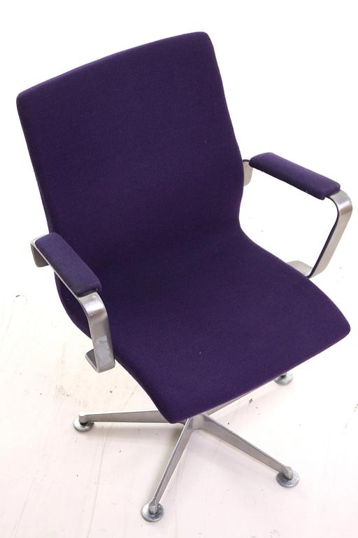 KARMSTOL, "Oxford Chair", Arne Jacobsen för Fritz Hansen, etikettmärkt.
