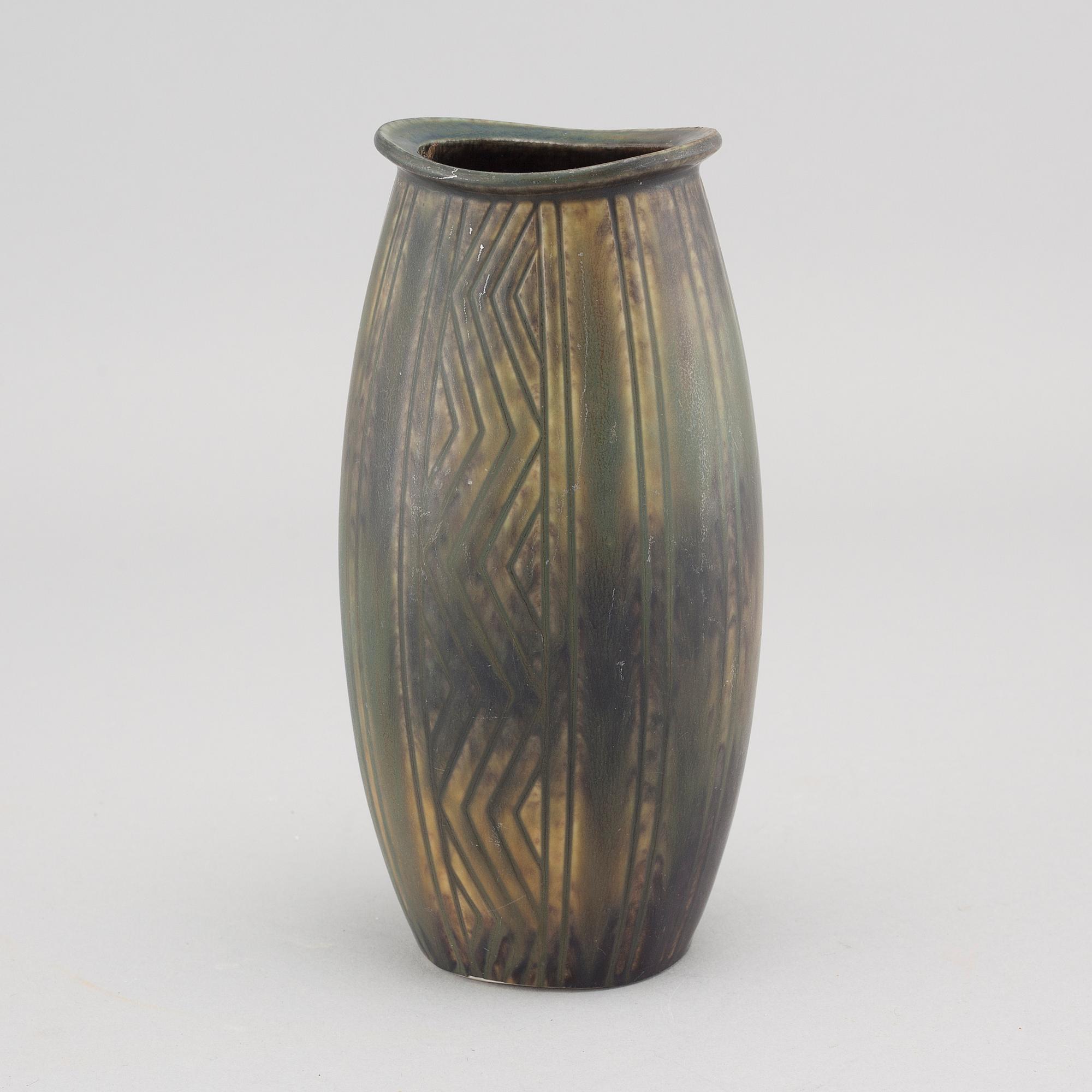 Eight pieces of stoneware, partly by Carl-Harry Stålhane, second half of the 20th century.