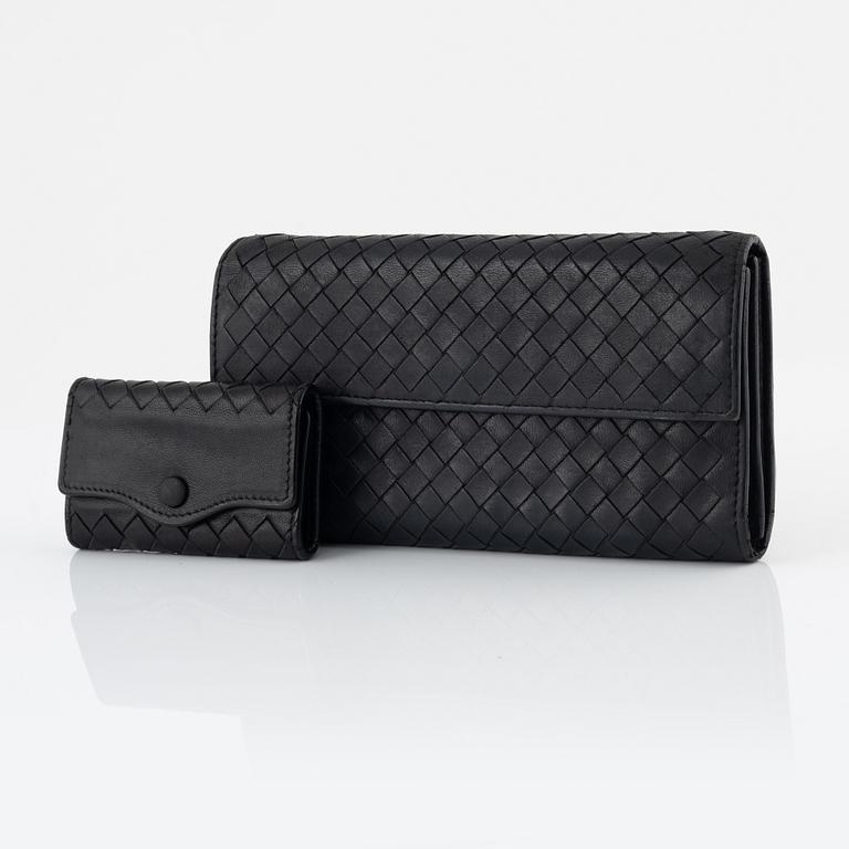 Bottega veneta, a black intrecciato wallet and key case.