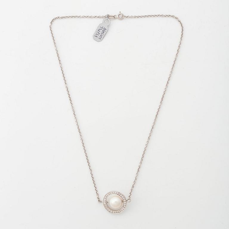 18K white gold, cultured pearl and brilliant cut diamond necklace.