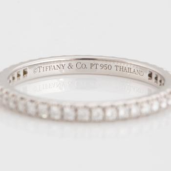 Tiffany helalliansring "Soleste" med runda briljantslipade diamanter total vikt ca 0.35 ct.