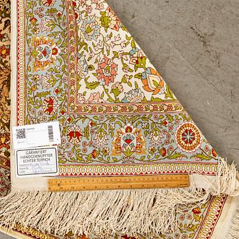 A silk Hereke rug. 120x80 cm.