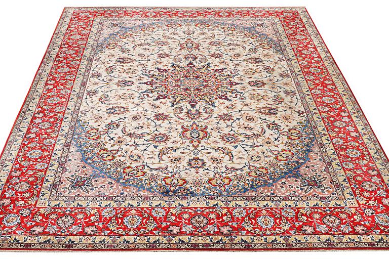 An Esfahan carpet, part silk, ca. 372 x 255 cm.