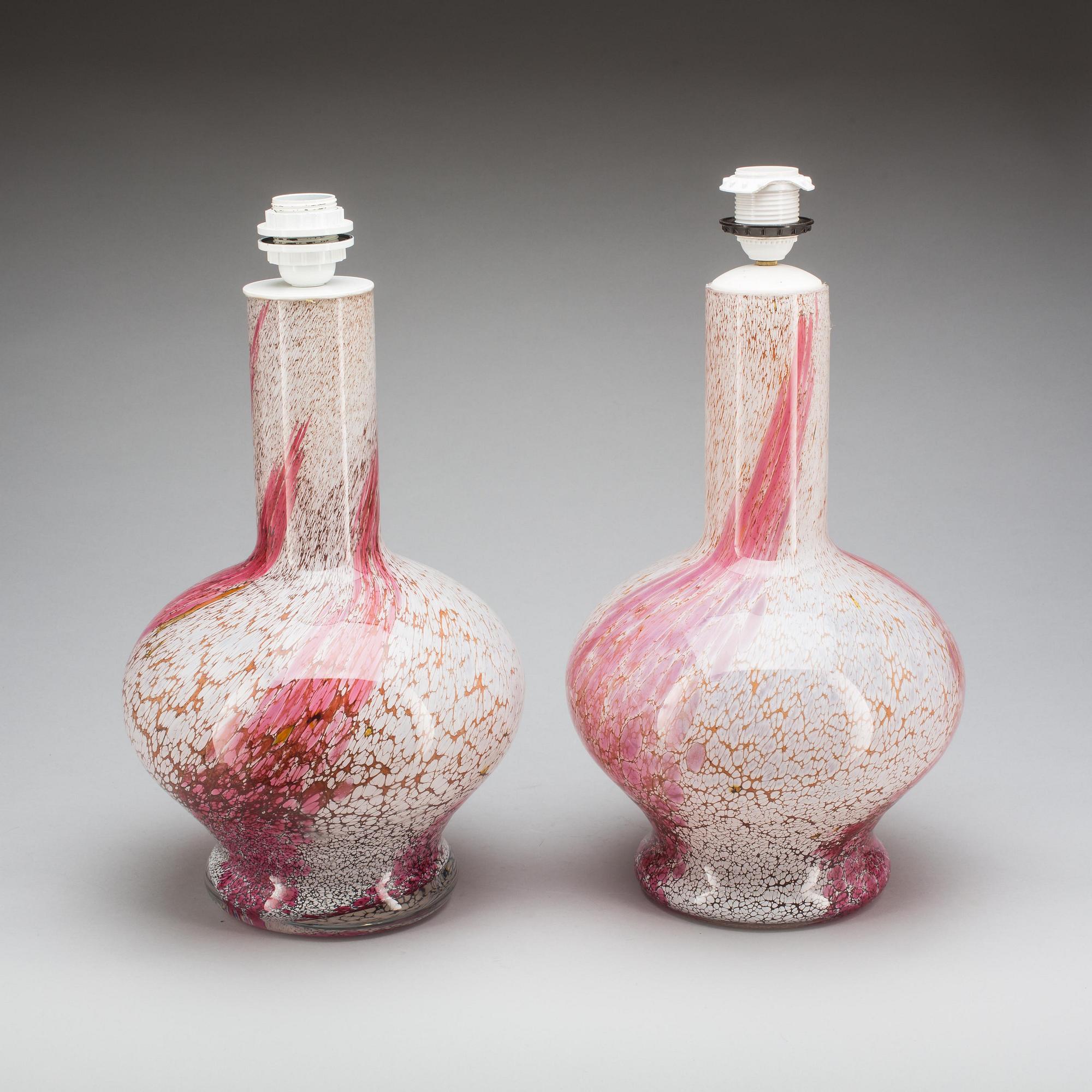 BORDSLAMPOR, ett par, glas. 1900-talets andra hälft.