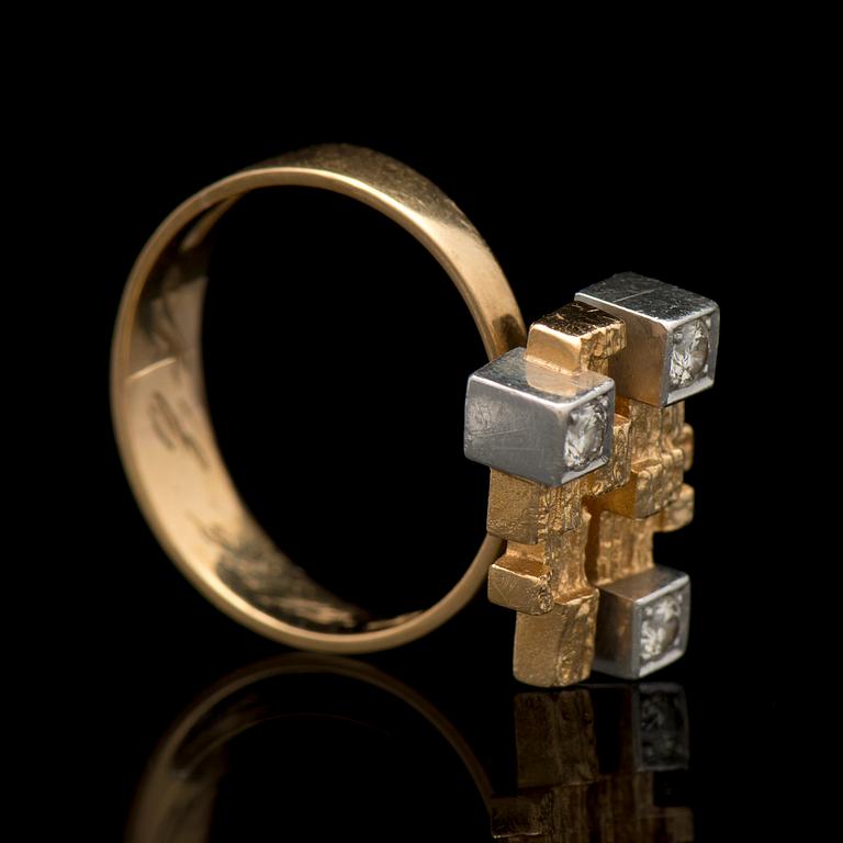 A BJÖRN WECKSTRÖM RING, "Diamond city", brilliant cut diamonds, 18K gold. Lapponia 1983.