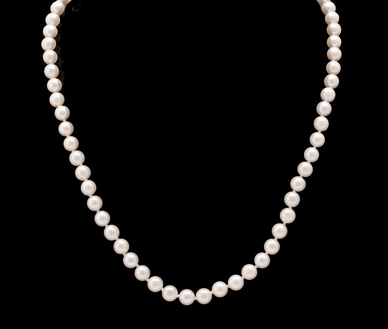 Collier with clasp 18K gold cultured pearls.