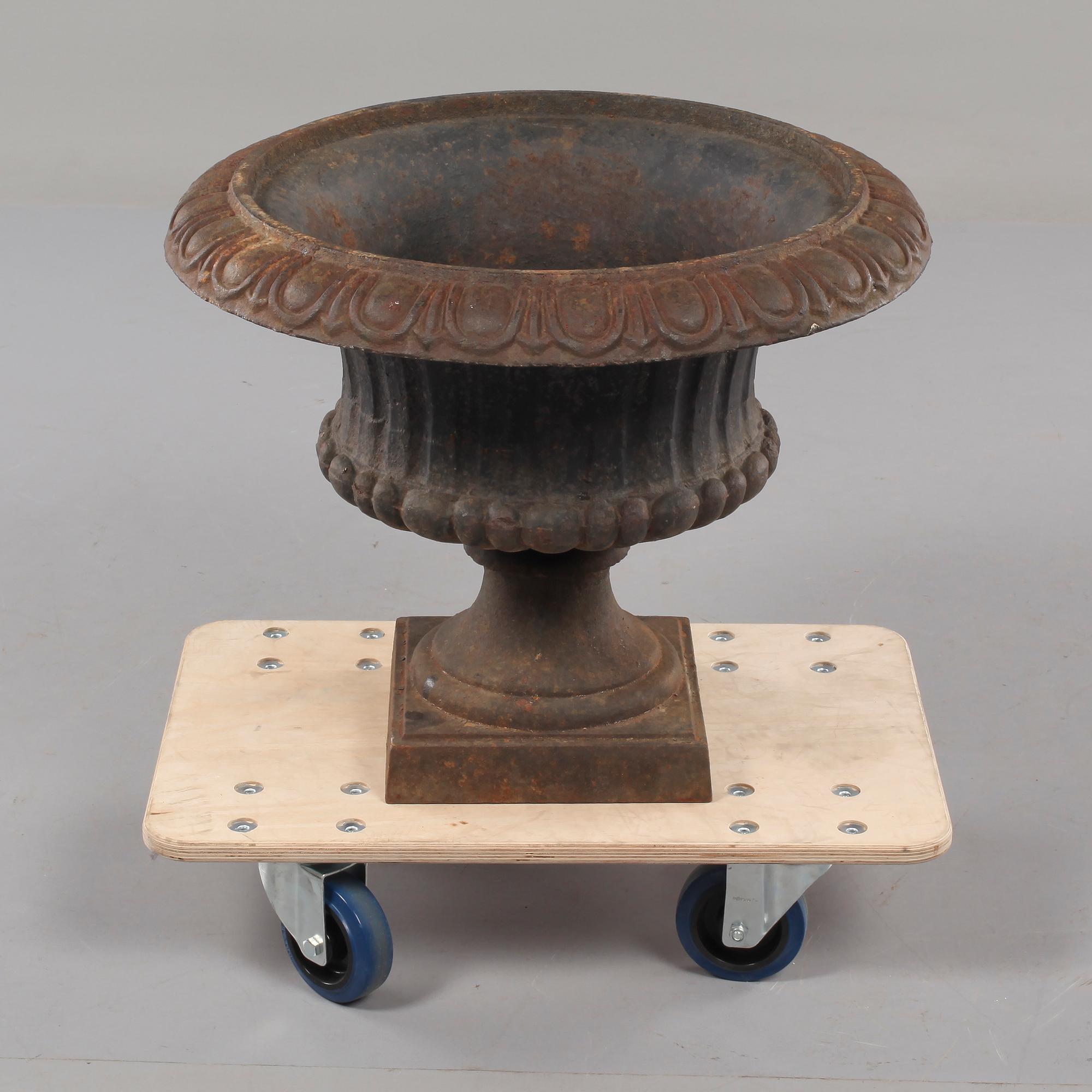 TRÄDGÅRDSURNA, 1900-talets andra hälft.