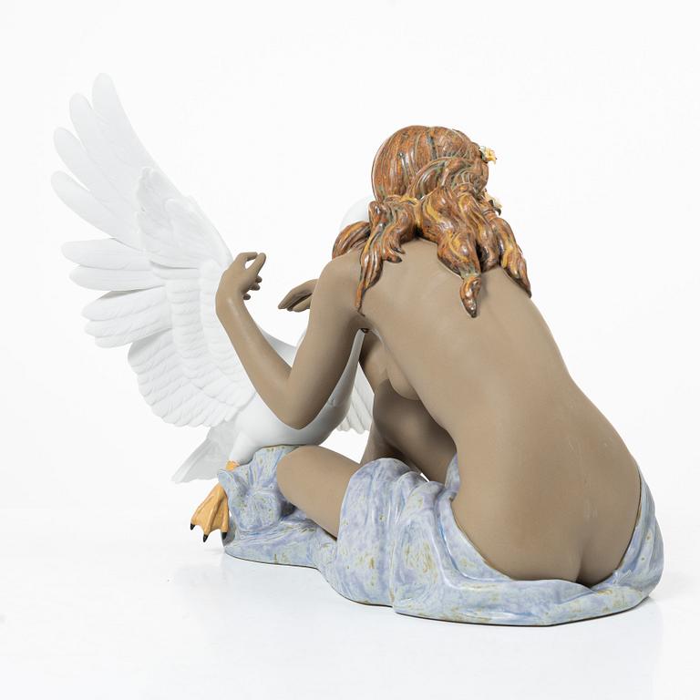 Miguel Angel Santaeulalia, figurine, "Leda and the Swan", Lladró, Spain.