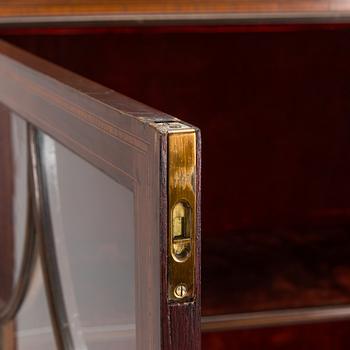 An English display cabinet, first half of the 20th century.