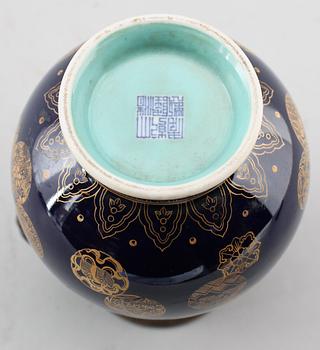 VAS, PORSLIN, Kina, möjligen 1900-tal.