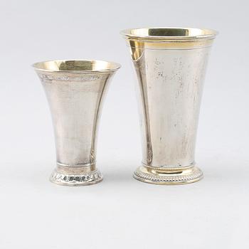 BÄGARE, 2 st, silver, CG Hallberg och GAB, Stockholm 1941 och 1939. Vikt ca 464 gram.