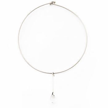 Vivianna Torun Bülow-Hübe, hänge silver med bergkristall, för Georg Jensen.