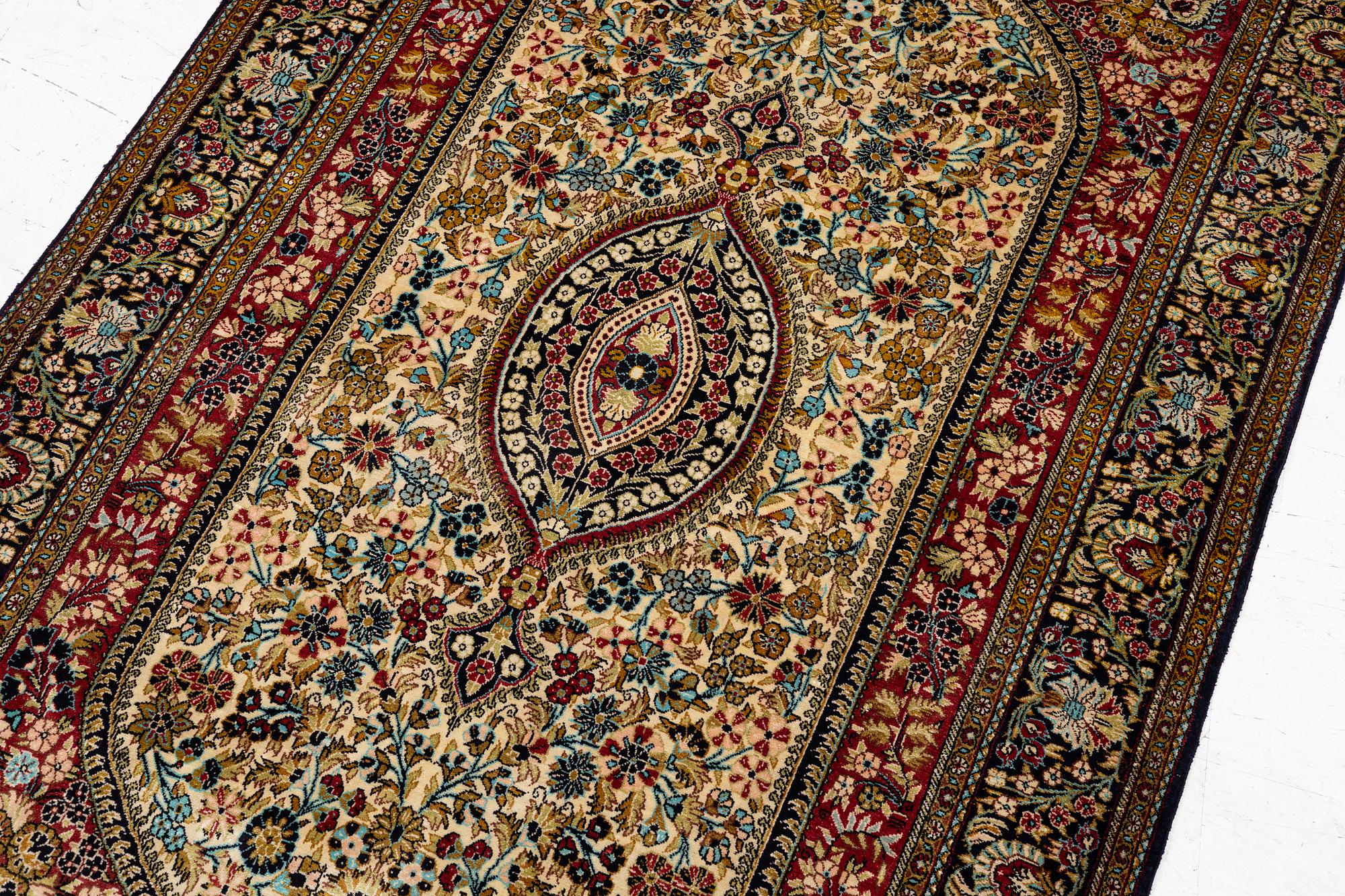 A silk Gohm rug. a 166 x 105 cm.