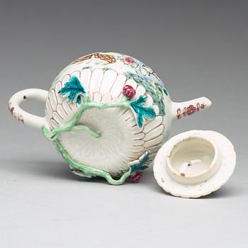 A famille rose tea pot with cover, Qing dynasty, Qianlong (1736-95).