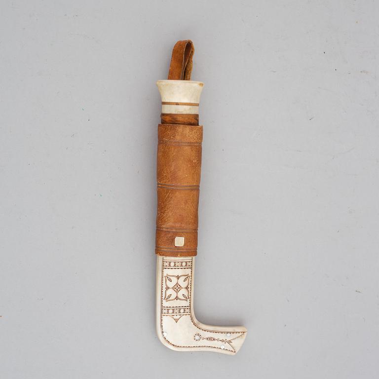 Nikolaus Fankki, a reindeer horn Sami knife, signed.