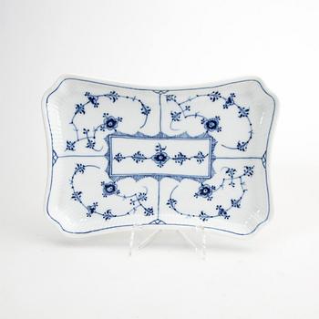 A Musselmalet 25 pcs porcelain service Royal Copenhagen Denmark 1870-1984.