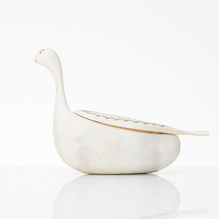 Lars Levi Sunna, box in the shape of a ptarmigan, signed.