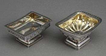 SALTKAR, 2 st. Empire, Ryssland, 1800-talets första hälft. Ett daterat 1822. Vikt ca 108 gram.