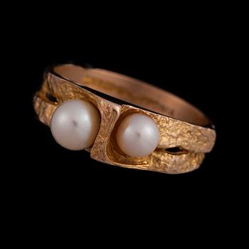 RING, "Viskning", 14K guld, två pärlor, Björn Weckström, Lapponia 1975. Vikt ca 4 g.