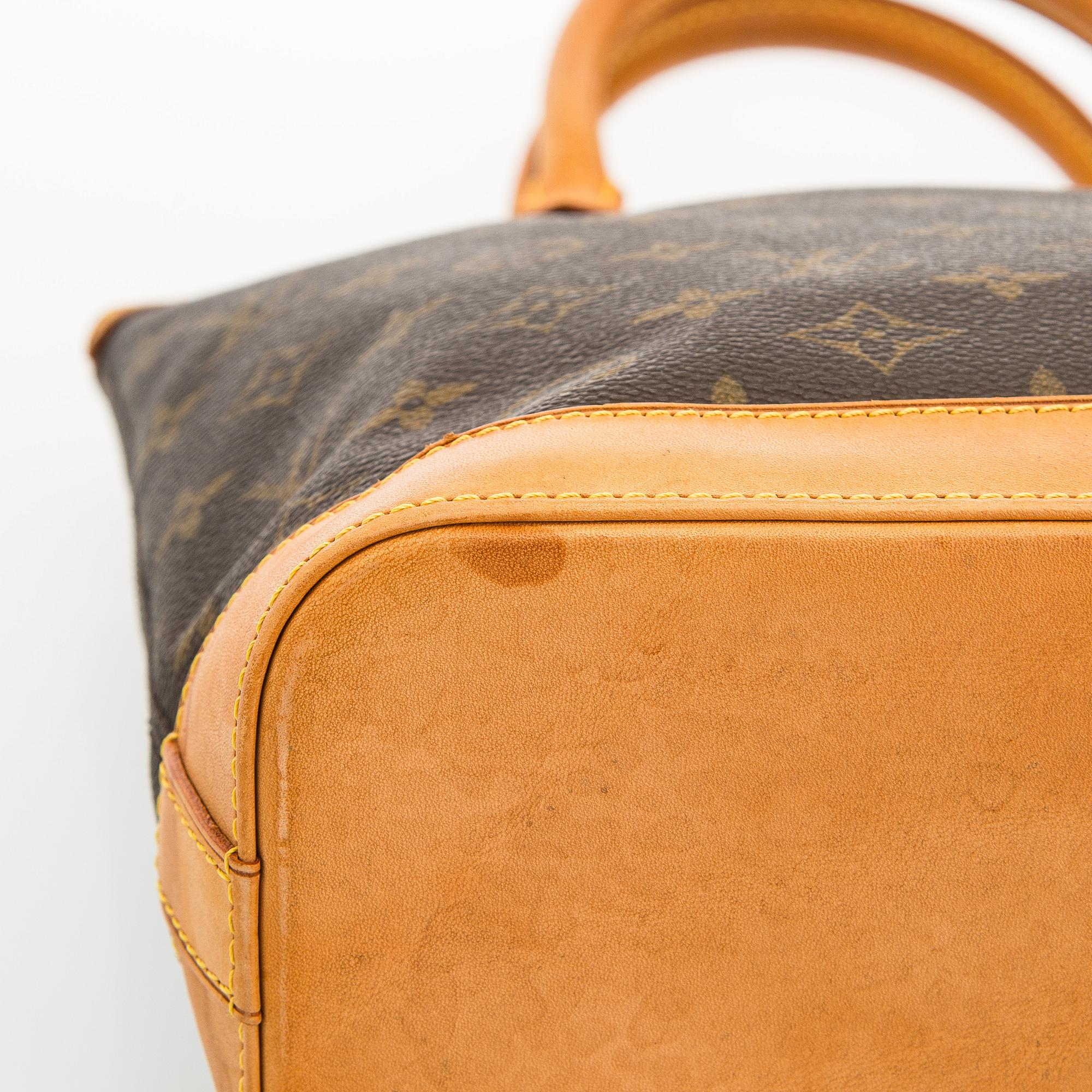 Louis Vuitton, a 'Lockit PM' bag.