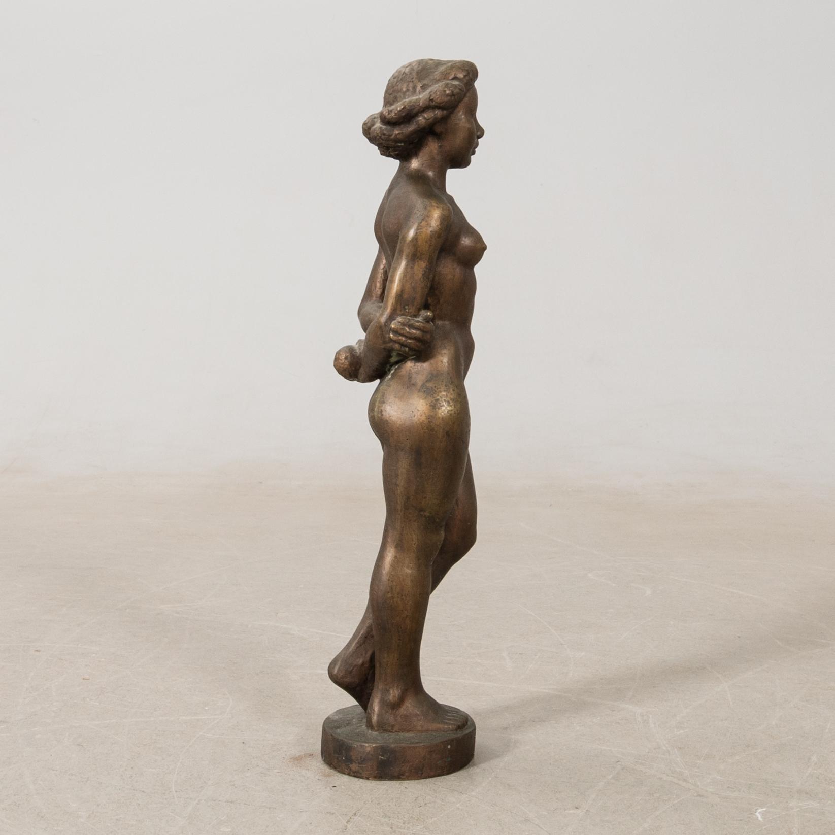 Jonas Fröding, sculpture, Standing model with apple.