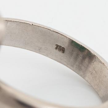 Cocktailring, 18K vitguld med grön turmalin och åttkantslipade diamanter.