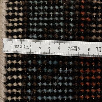 A CARPET, Heriz design, ca 299 x 245 cm.