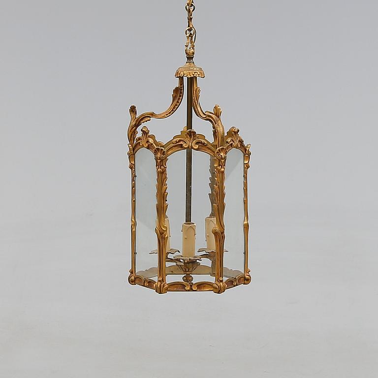TAKLYKTA, rokokostil, 1900-talets första hälft. Höjd 54 cm.