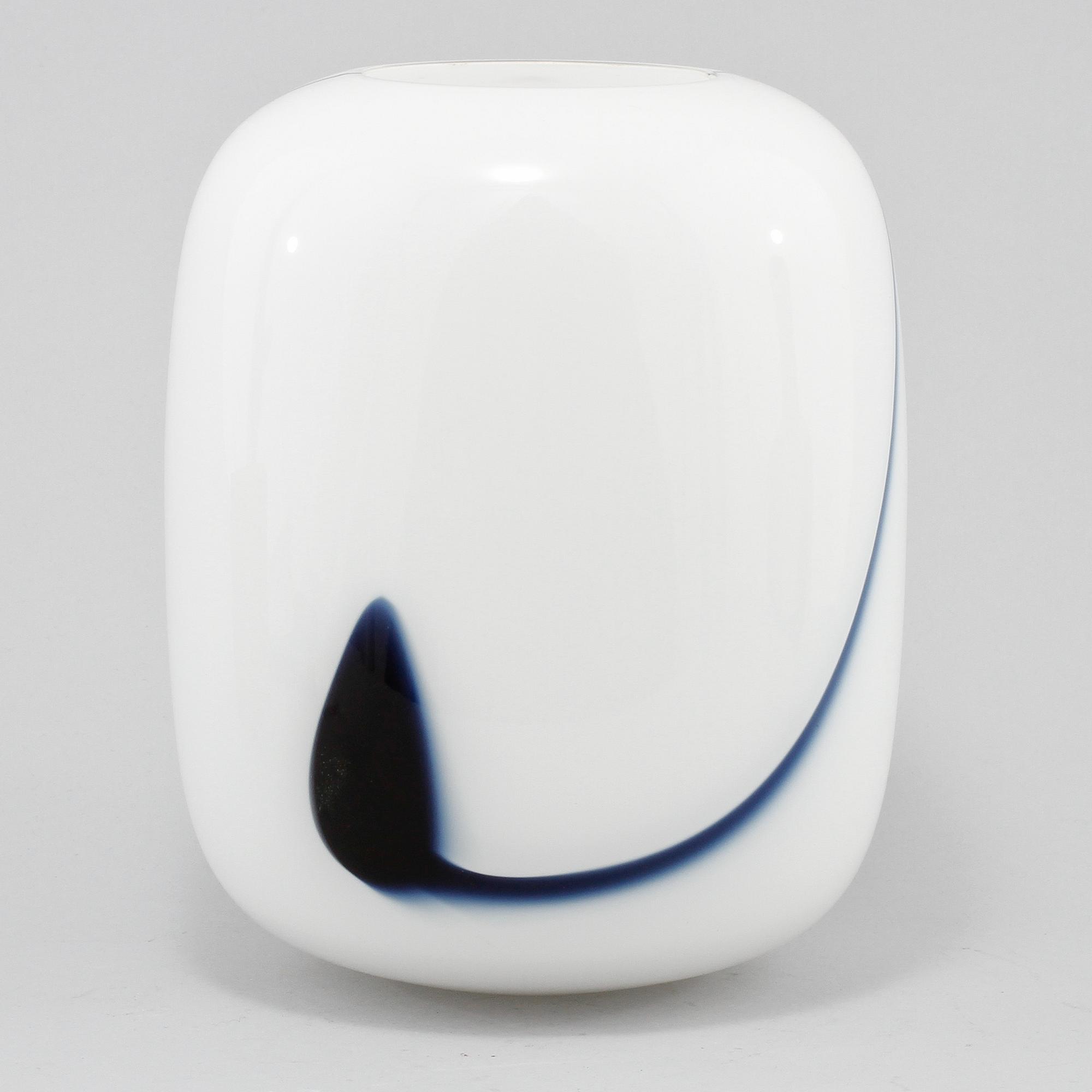VAS, "Blues", Timo Sarpaneva, Iittala, Finland, signerad.