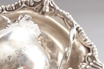 SALTKAR, ett par, silver, William Gibson & Johan Langman, England, 1898. Total vikt ca 260 g.