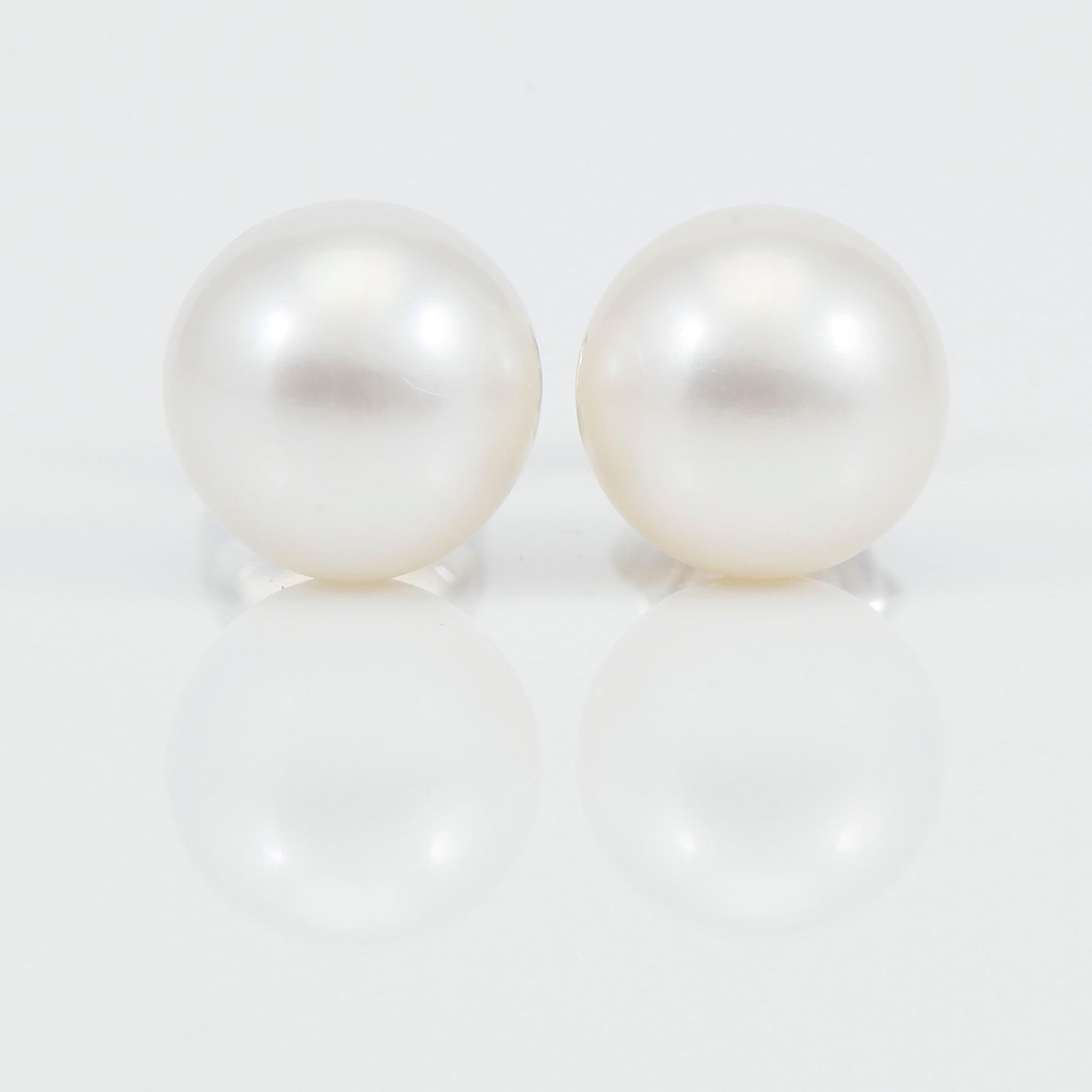 ÖRHÄNGEN, 1 par, vittonade odlade sötvattenspärlor.