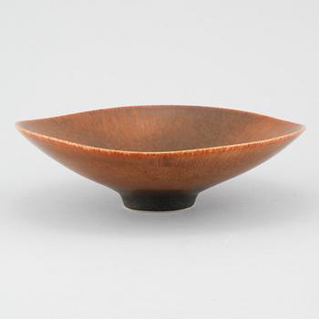 A stoneware bowl by CARL-HARRY STÅLHANE, Rörstrand, second half of 20th century.