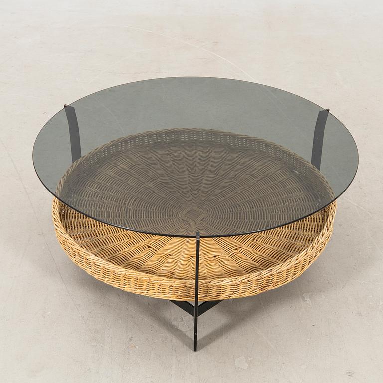 Late 20th-century coffee table.