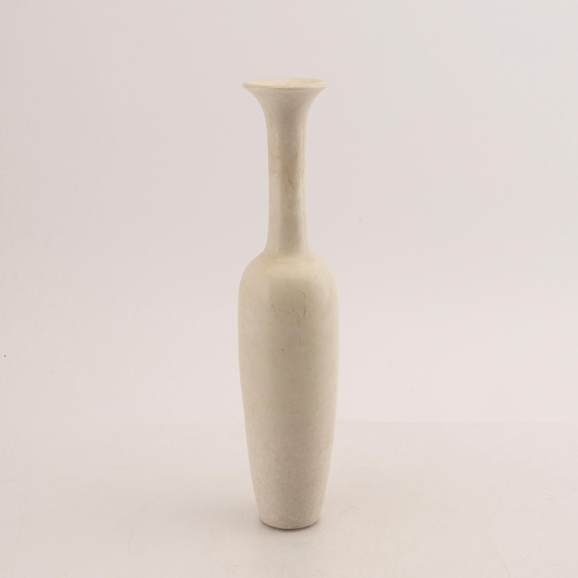 Gunnar Nylund, vas signerad Rörstrand stengods.