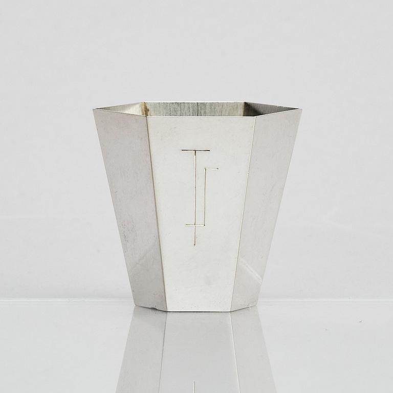 Wiwen Nilsson, snapsbägare, sterling silver, 12 st, Lund 1945-1946.