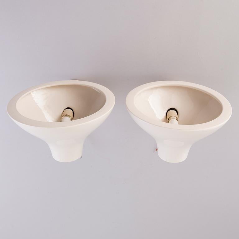 JUKKA KORPIHETE, vägglampor, ett par, tillverkare Byrolights, 2006.