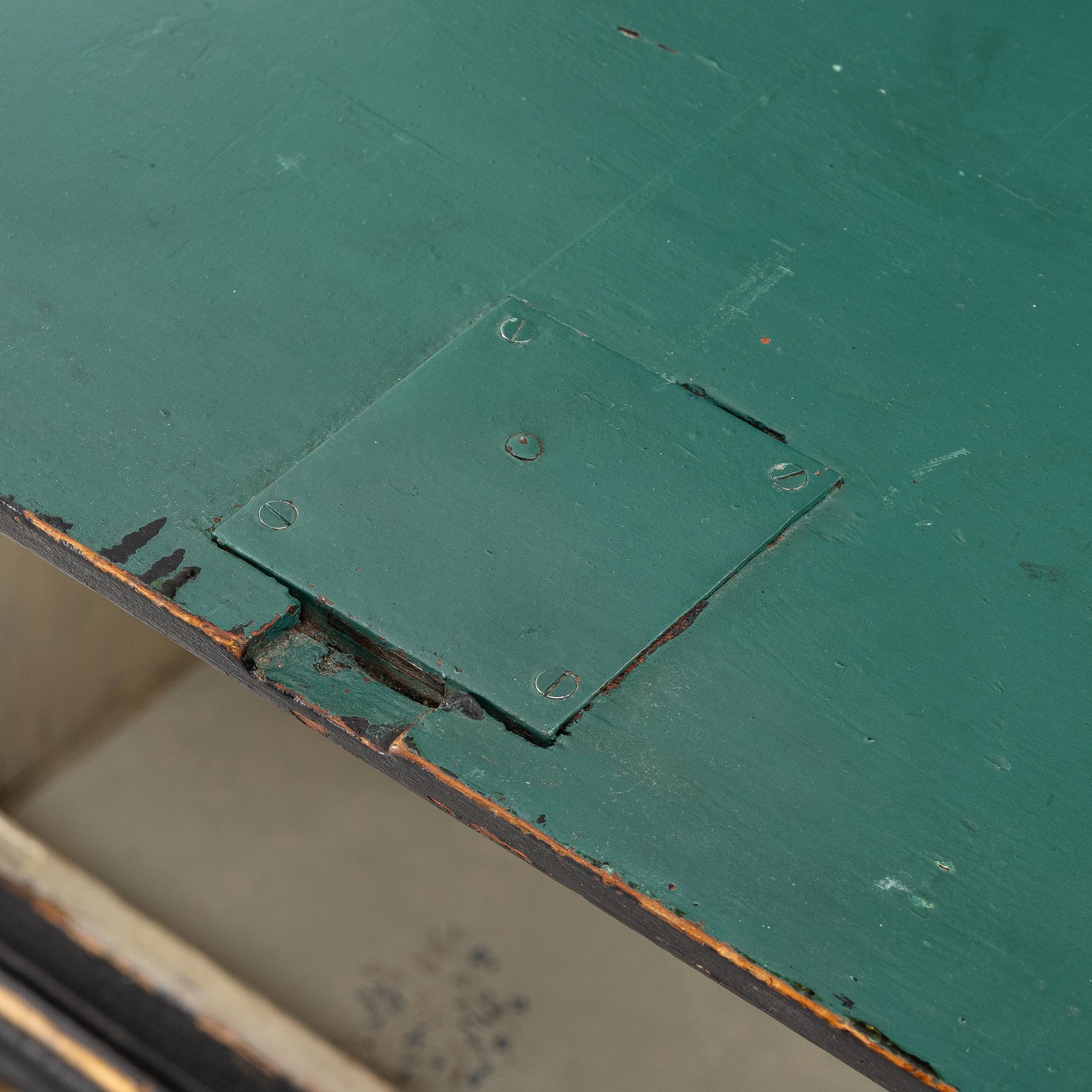 Writing cabinet, first half of the 19th century.