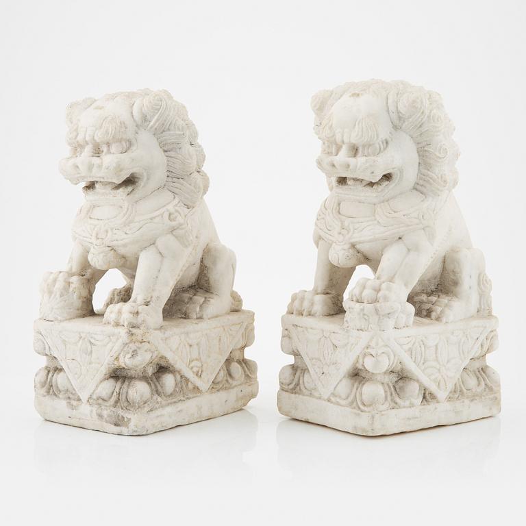 Statyer, ett par, Kina, 1900-tal.