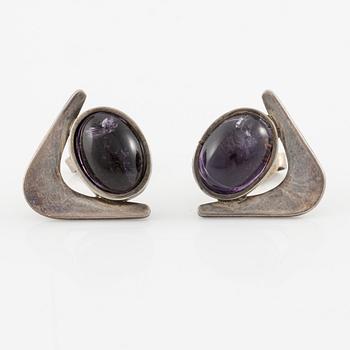 Jewellery set, silver with cabochon-cut amethysts, by Theresia Hvorslev, three pieces.