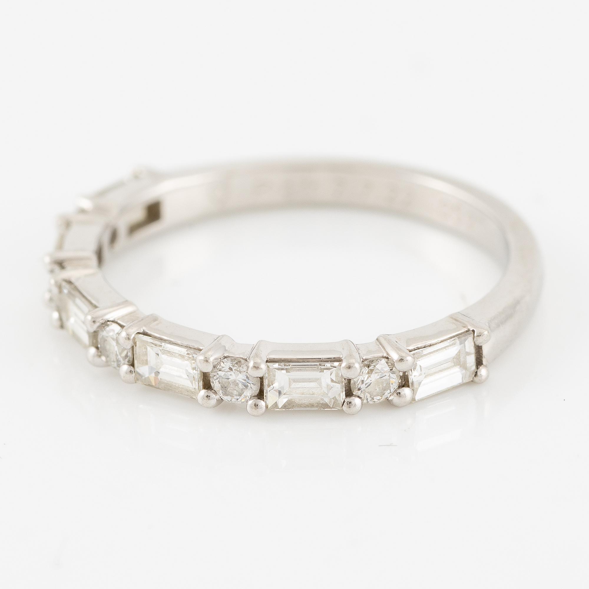 Ring platina med baguette- och runda briljantslipade diamanter, Emma Engelbert.