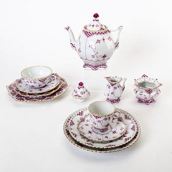 A Musselmalet helblonde red 10 pcs porcelain service Royal Copenhagen 1952.
