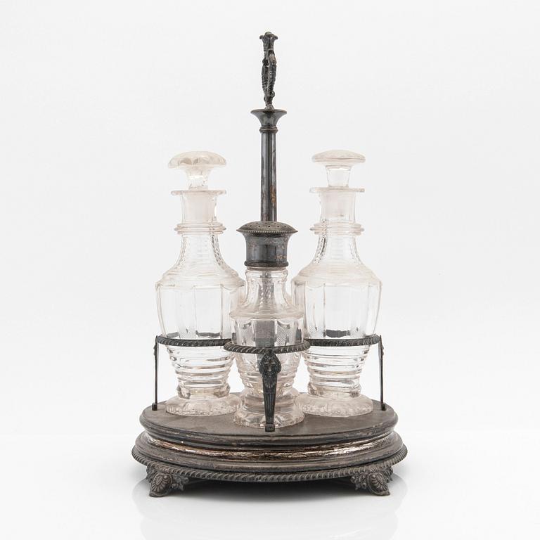 Gustaf Möllenborg, Bordssurtout, silver, för 2 karaffer samt 2 ströare, Stockholm, 1831.