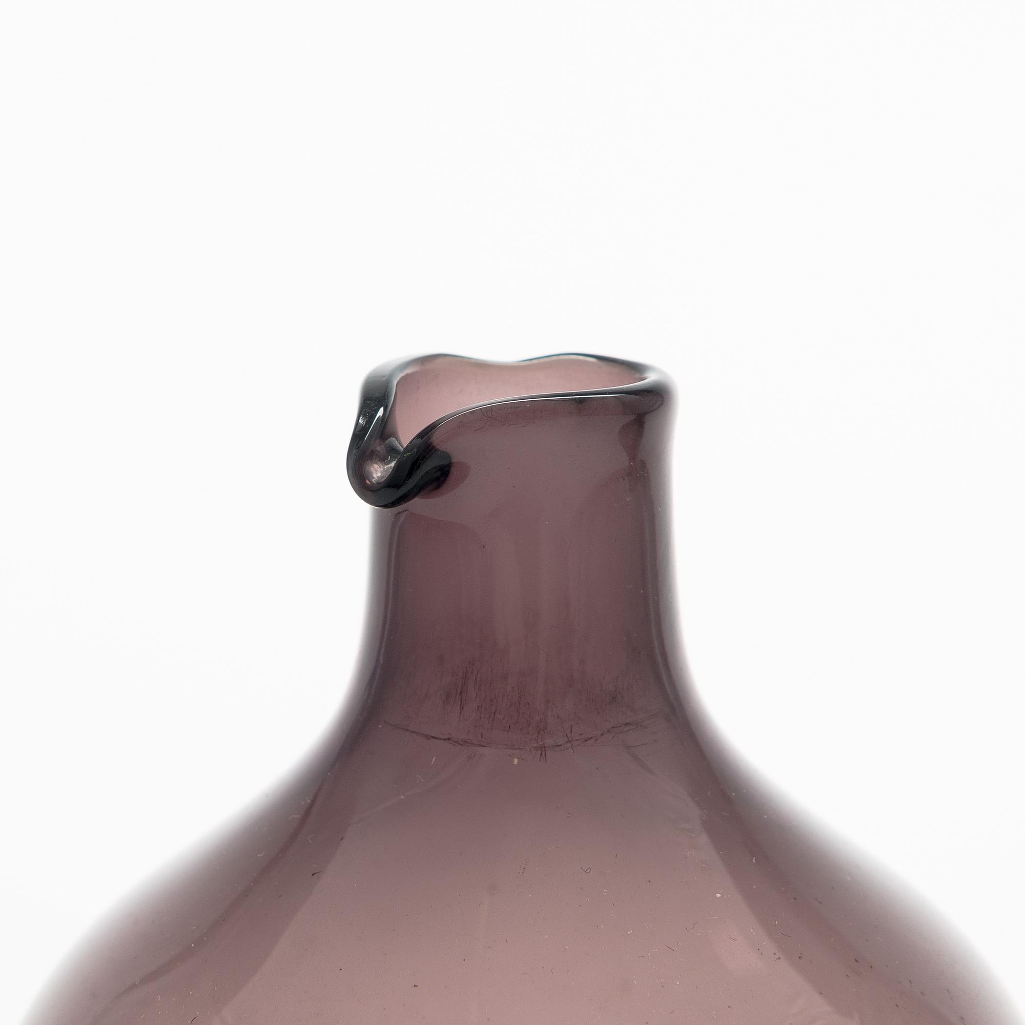 Timo Sarpaneva, a "Bird bottel" and a bottle "i 400". ISigned Timo Sarpaneva Iittala.