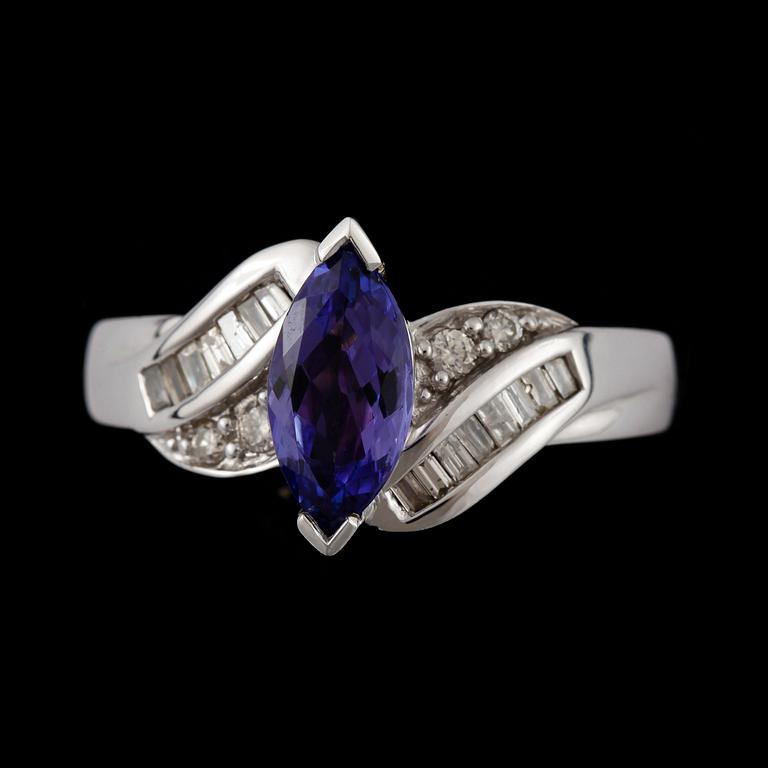 RING, 14k guld med navettslipad tanzanit och 4 briljant- samt 16 baguettslipade diamanter. Vikt ca 4,4 gram.