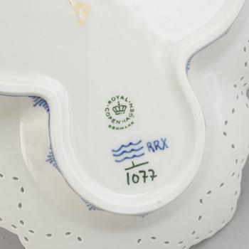 A Royal Copenhagen porcelain half lace "Musselmalet" service 21 pcs.
