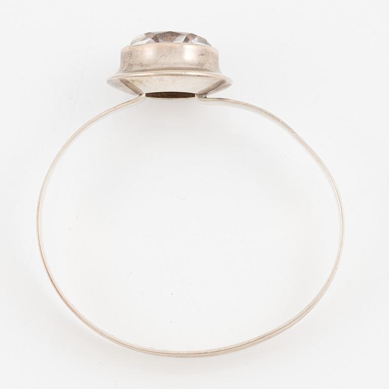 Arm ring, Åke Lindström, sterling silver with rock crystal.