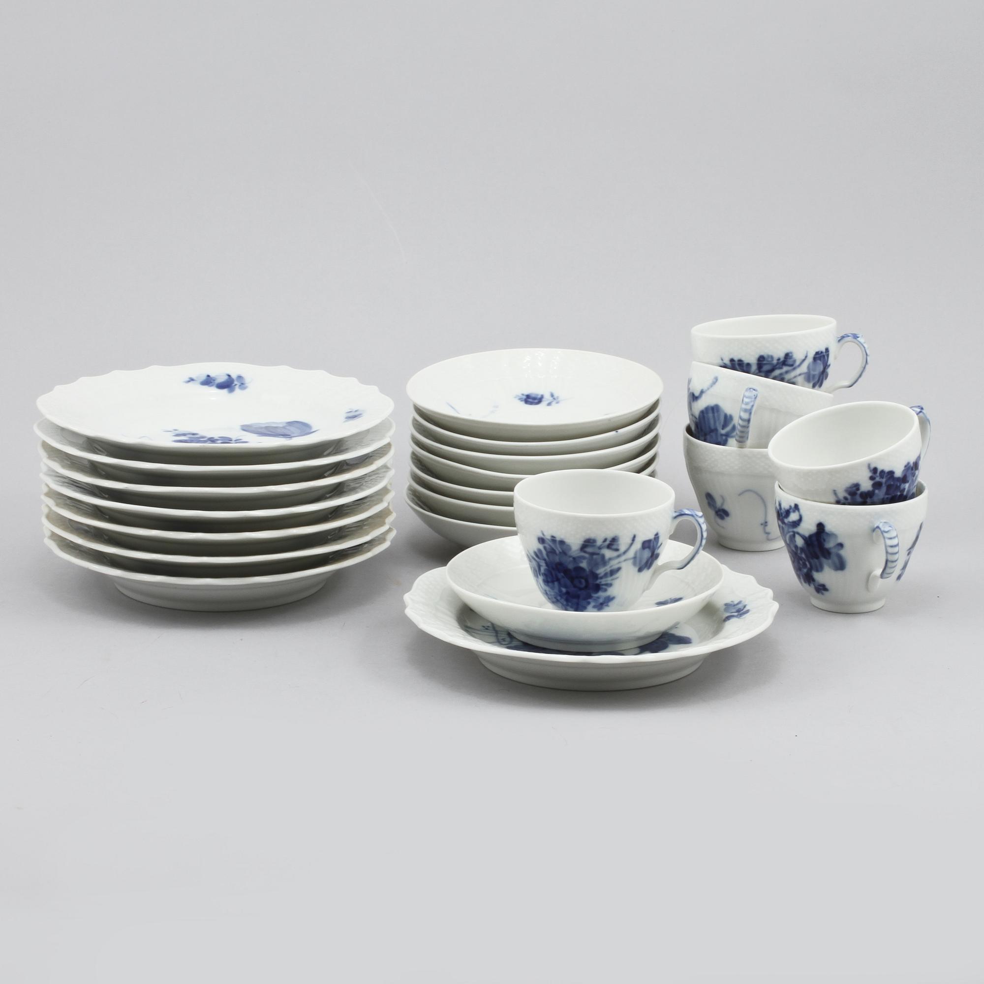 SERVISDELAR, 14 st, porslin, "Blå blomst", Royal Copenhagen, 1900-talets andra hälft.