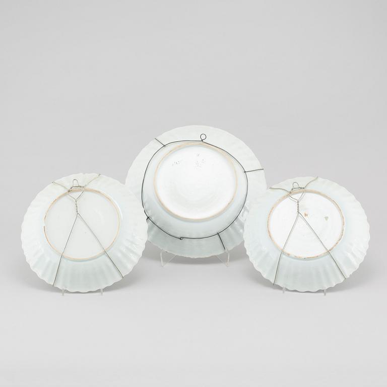 Three porcelain dishes from China, Qianlong (1736-1795).